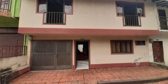 Casa amplia en el barrio libertadores con buena ubicacion en Jamundi