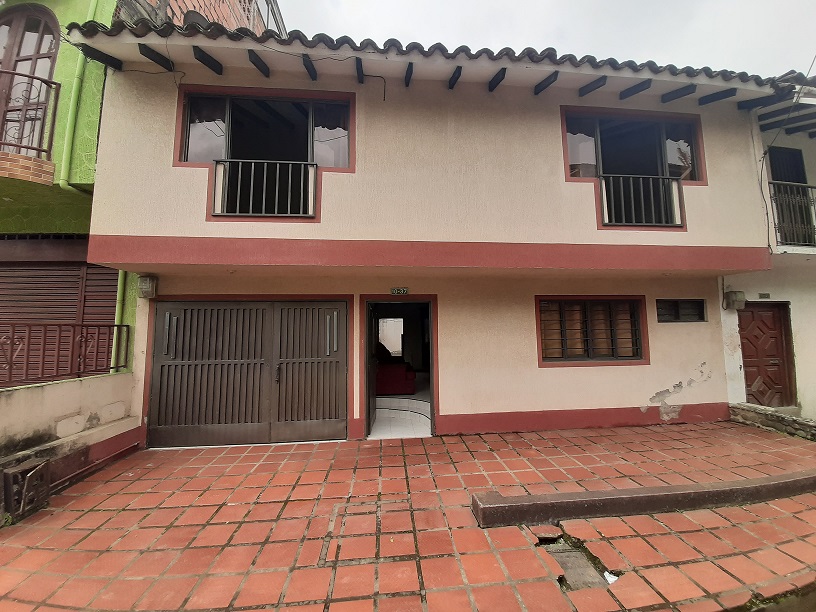 Casa amplia en el barrio libertadores con buena ubicacion en Jamundi